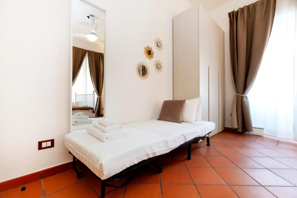 Apartment Window On Vatican Museum Rom